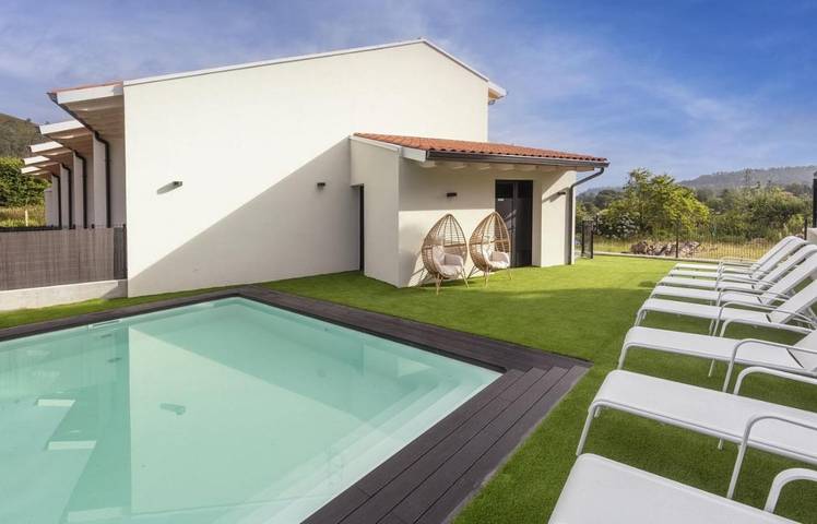 Apartamento para 4 personas, con piscina y jardín además de terraza y vistas en Posada de Llanes