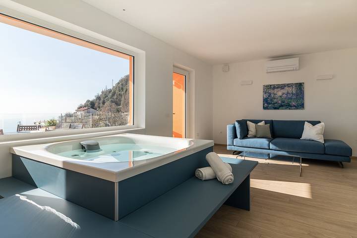 Ferienwohnung für 3 Personen, mit Whirlpool und Terrasse sowie Seeblick in Tignale - 2