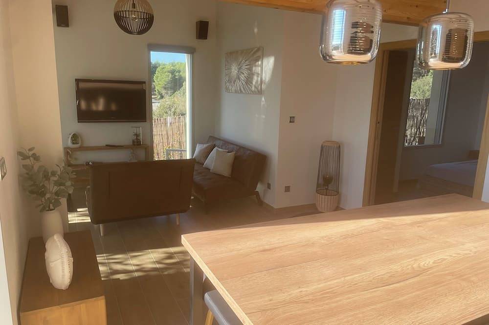 50 m² house with indoor jacuzzi. in Joucas, Regionaler Naturpark Luberon