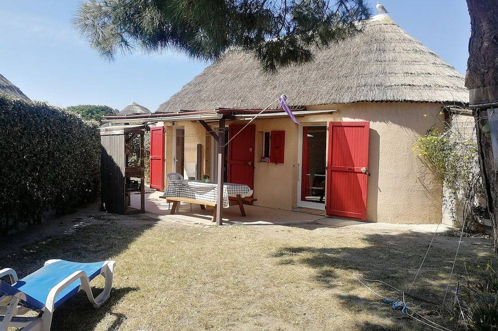 House by the water, large garden Wifi and pool Le Barcarès in Le Barcarès, Côte d'Améthyste