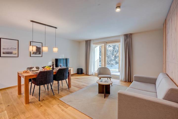 Ferienwohnung für 4 Personen, mit Balkon und Kinderpool in Mesocco