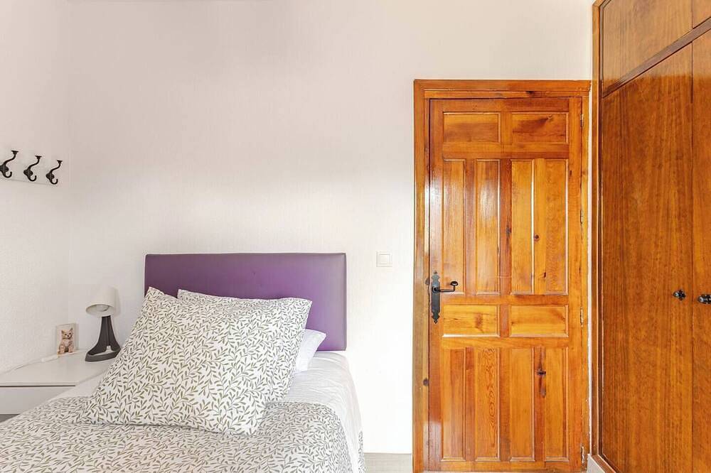 Apartamento entero, Apartamento Rural Encanto Manchego con Vistas en Pueblos Negros · 6 pax in Cogolludo, La Alcarria