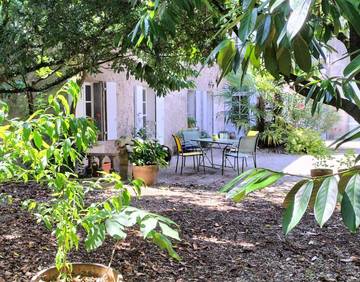 Gîte pour 4 personnes, avec terrasse et jardin à Châteauneuf-sur-Charente