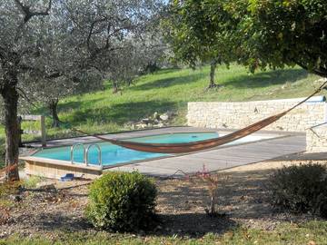 Gîte pour 2 personnes, avec terrasse ainsi que jardin et piscine dans Auvergne-Rhône-Alpes