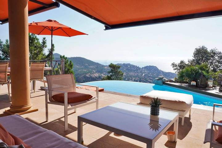 Côte d’Azur pur: Exklusive Villa mit Pool und einem Meerblick zum Träumen in Théoule-sur-Mer, Costa mediterránea (Francia)