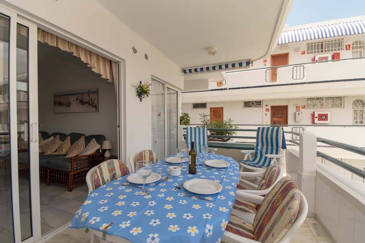 Geheel appartement, Vakantieappartement voor 2 personen met zwembad in Playa Puerto Colón, Adeje