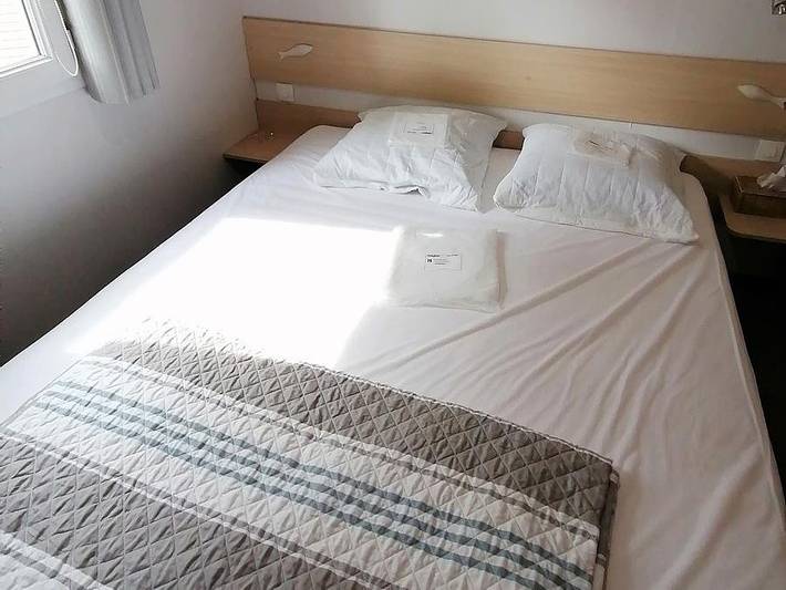 Camping Résidentiel La Pinède - Mobilheim 6 personen - Tribord Confort -3 Zimmer 32m²- *Klima, Terrasse, Tv*. in Castelnau-de-Guers, Mittelmeerküste (Frankreich)