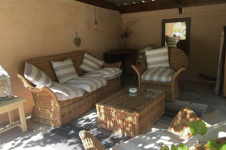 Location de vacances pour 3 personnes, avec jardin ainsi que piscine et terrasse à Jonquerettes - 4