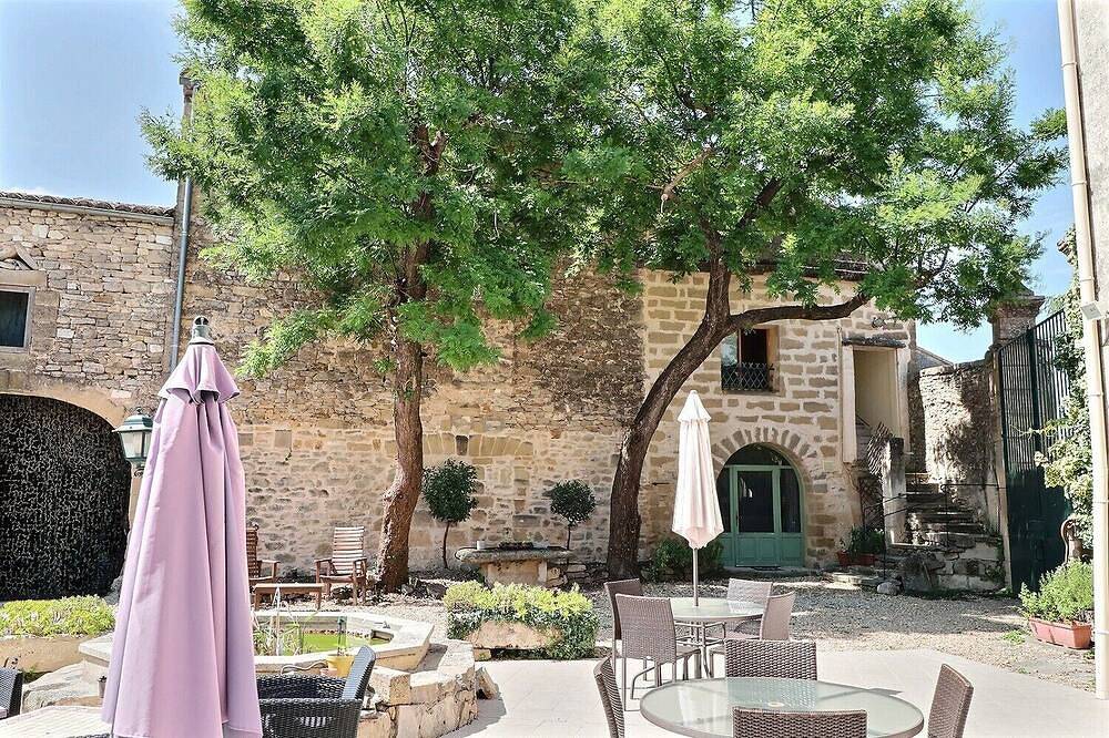 4 Wohnungen im achtzehnten Mas mit Pool, 16 Personen, 5 Mn von Uzès in Montaren-et-Saint-Médiers, Nimes und Umgebung