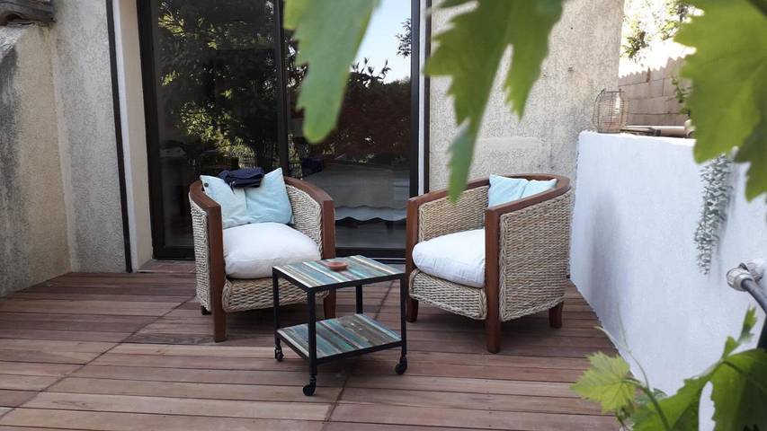 Gîte pour 2 personnes, avec jardin ainsi que terrasse et piscine à Peypin - 3