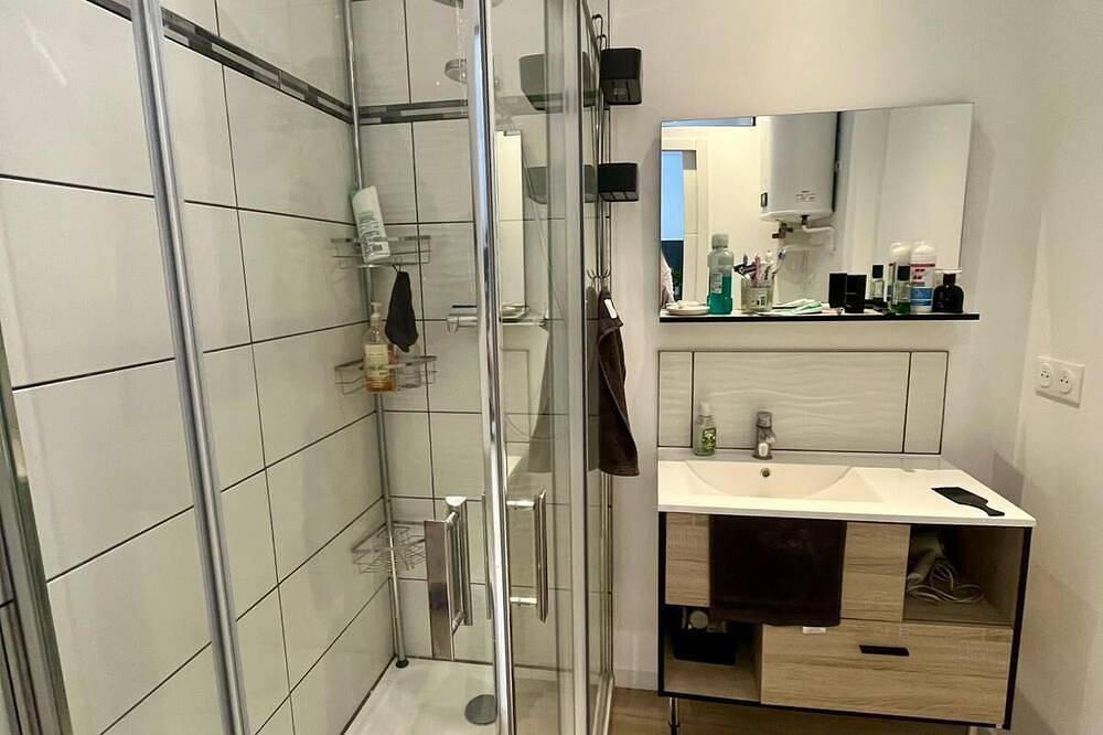 Poppy Seaside, private garden 200m from the sea in Ver-sur-Mer, Côte de Nacre