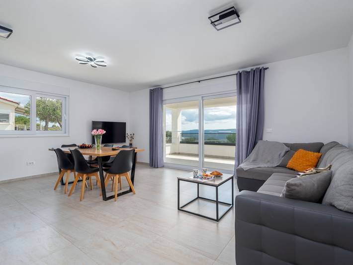 Location de vacances pour 9 personnes, avec jardin et terrasse à Okrug Gornji - 4