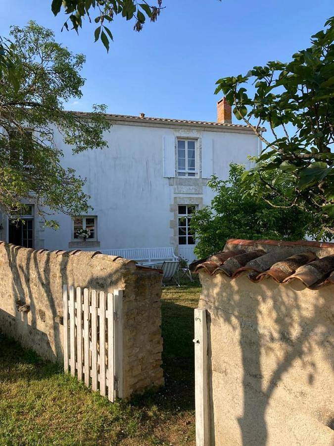 Location de vacances pour 11 personnes, avec jardin ainsi que terrasse et piscine à Saint-Benoist-sur-Mer - 3