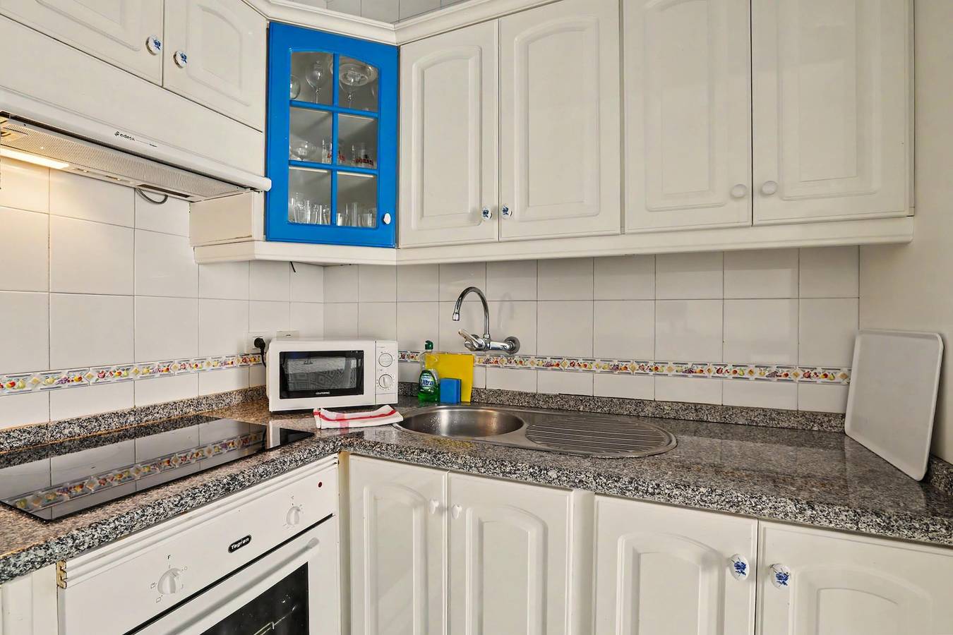 Entire apartment, Totally renovated holiday accommodation "Los Cristianos 2-bed beach property"  in Los Cristianos, Arona