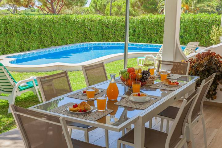 Villa Phi Phi in Quarteira, Faro Distrikt
