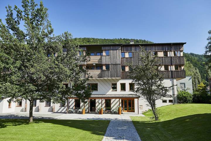 Ferienwohnung für 2 Personen, mit Balkon und Terrasse sowie Garten und Seeblick am Ossiacher See