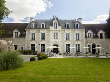 Hôtel pour 2 personnes, avec piscine ainsi que vue et jardin, animaux acceptés à Fère-en-Tardenois