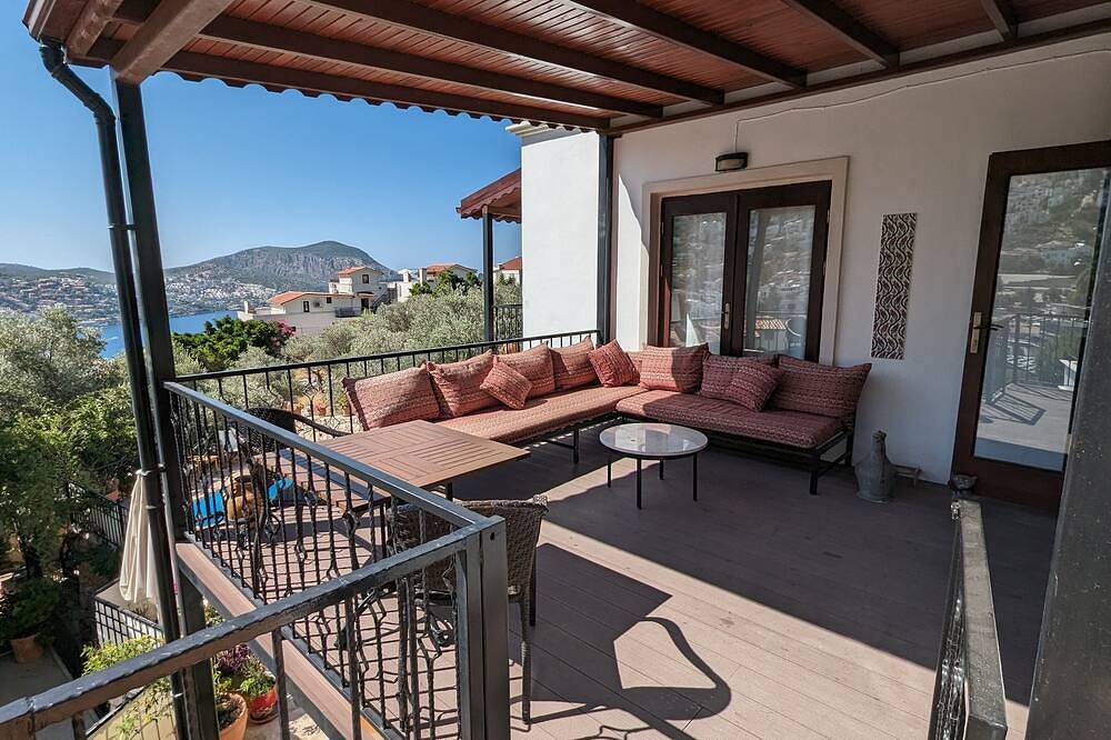 3 Bed / 3 Bath Freistehende Villa, privater Pool, fantastische Aussicht, 5 Minuten zu Fuß in die Stadt in Kaş, Saklıkent