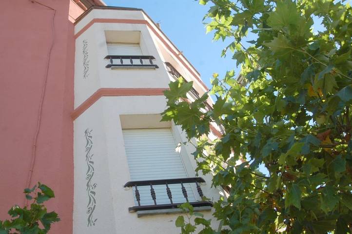 Hôtel pour 3 personnes, avec jardin ainsi que terrasse et piscine, adapté aux familles à Coll de Nargó - 2