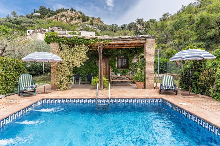 Casa de vacaciones "La Terrera" con vistas a la montaña, piscina privada y Wi-Fi in Bayacas, Órgiva