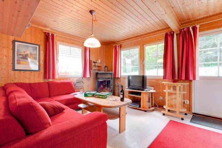 Ferienhaus für 8 Personen, mit Terrasse und Garten in Userin - 3