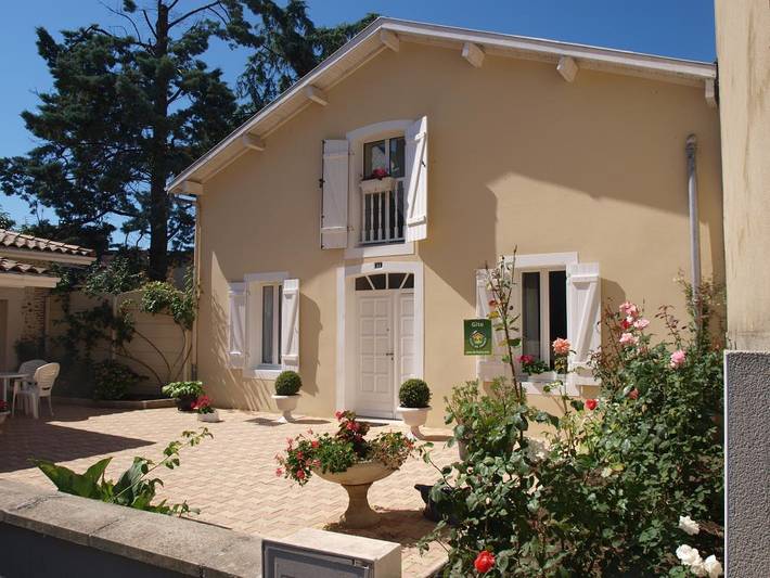 Gîte pour 8 personnes, avec Terrasse ainsi que Jardin et Vue à Vergoignan