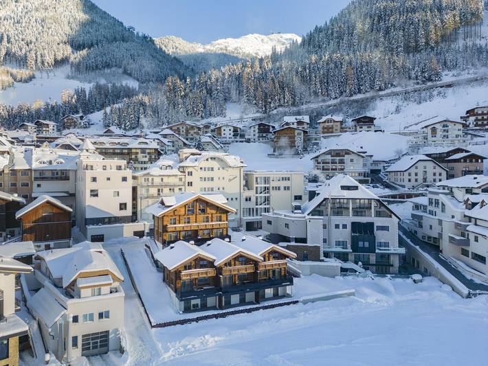 Ferienwohnung für 9 Personen, mit Balkon und Terrasse sowie Garten und Sauna in Ischgl