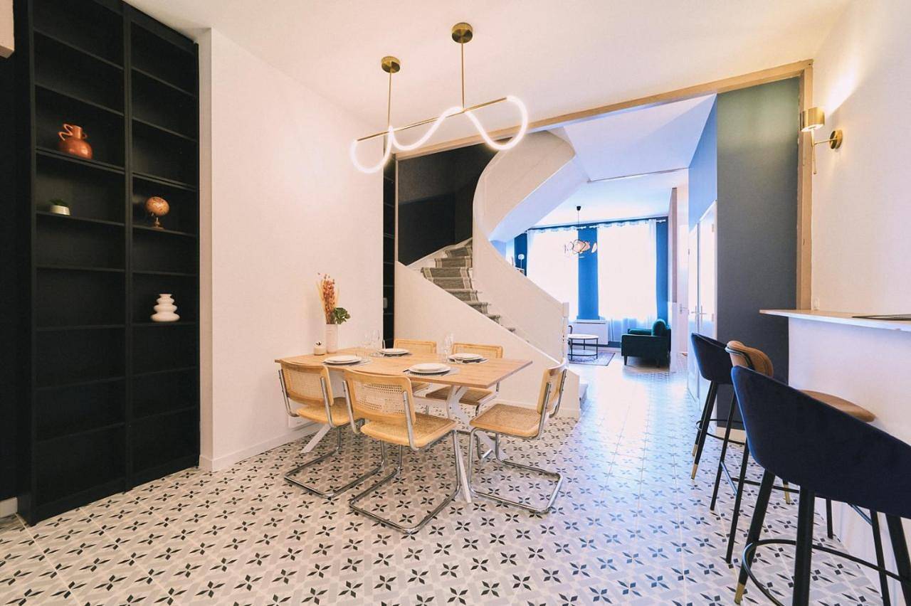 Elégante maison amiénoise - proche gare, home-cinéma, 3 chambres doubles, 1 chambre familiale avec jacuzzi privatif - La Maison Des Petits Sablon in Amiens, Région d'Amiens