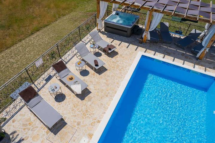 Villa für 10 Personen, mit Pool und Sauna sowie Garten und Whirlpool, kinderfreundlich - 1