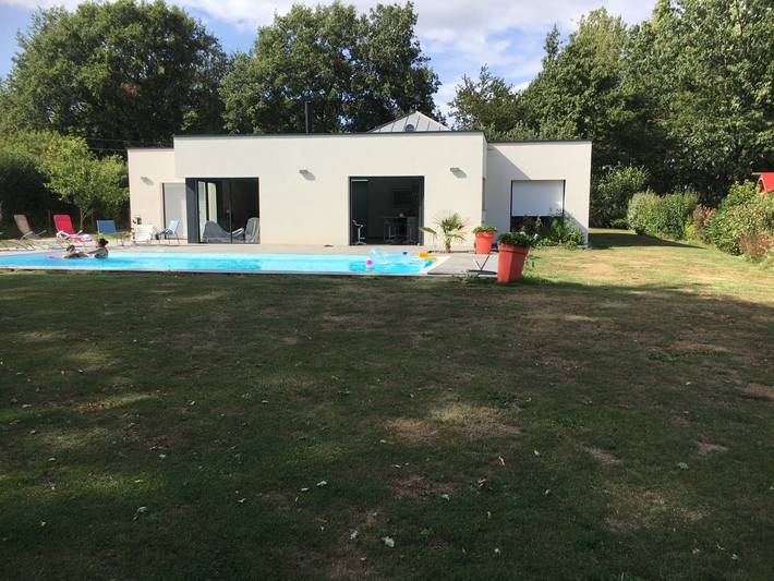 Location de vacances pour 2 personnes, avec Terrasse ainsi que Jardin et Piscine dans Mayenne