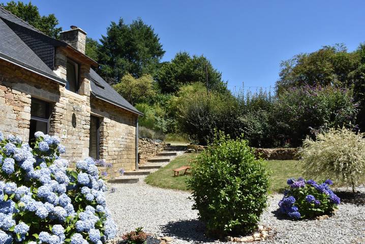 Gîte pour 4 personnes, avec Terrasse et Jardin à Baud (mesure)