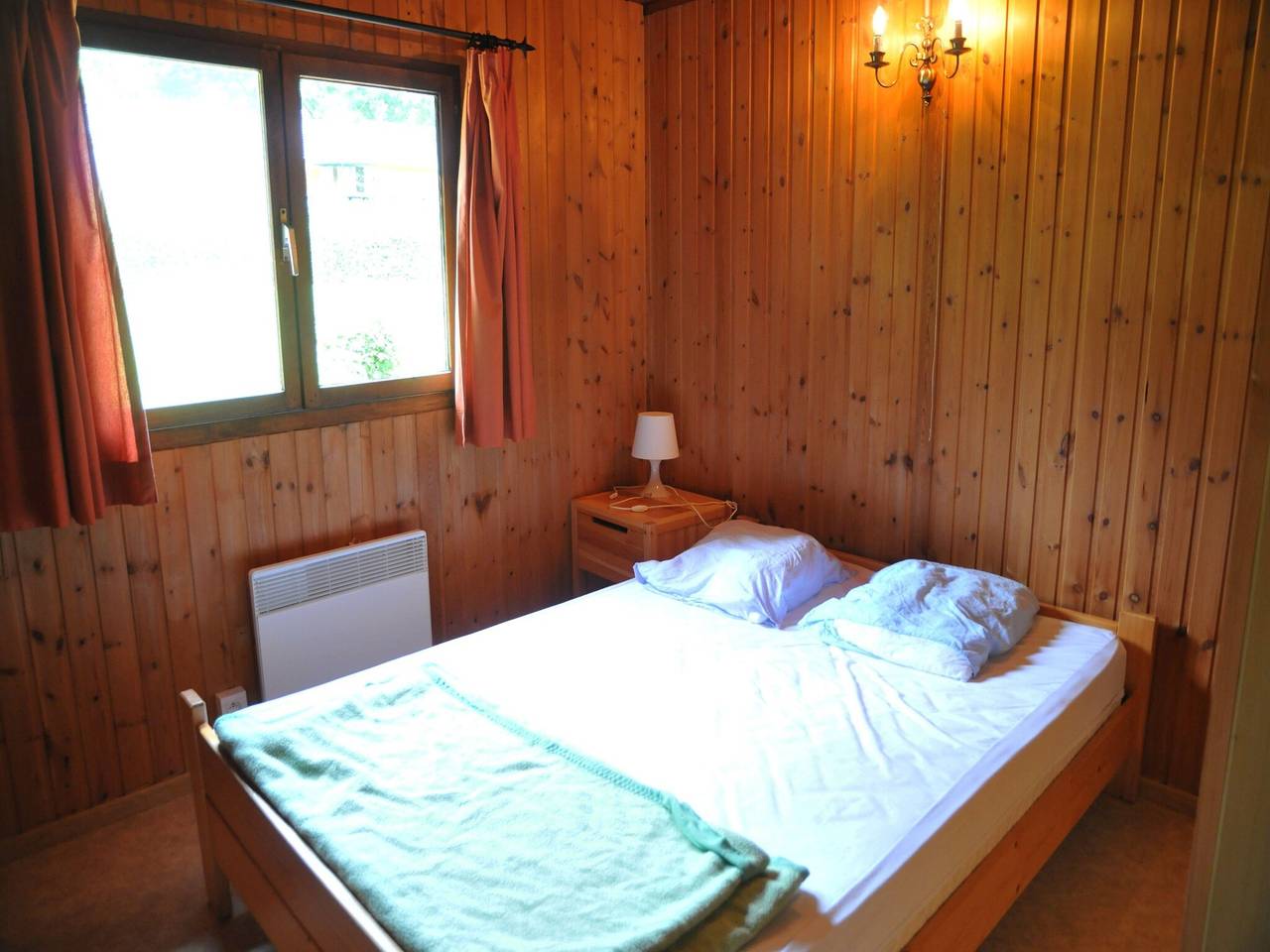 Bungalow in Belgien bei grünen Hügeln in Jupille, Rendeux