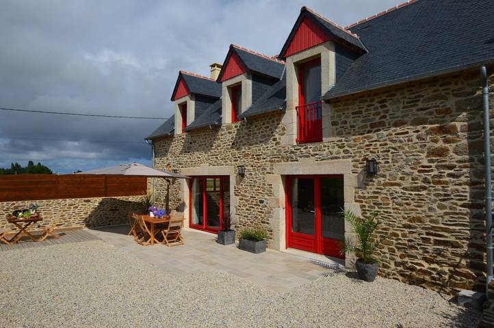 Gîte pour 8 personnes, avec Terrasse ainsi que Jardin et Vue à Saint-Coulomb