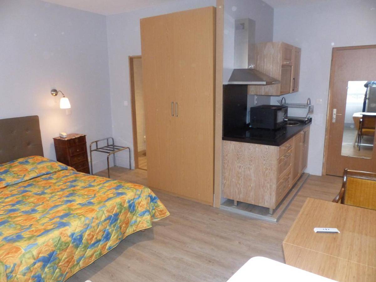 Double Room in Bourbon-l'Archambault, Allier