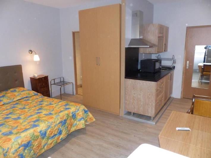 Hôtel pour 2 personnes, avec vue et jardin, animaux acceptés à Bourbon-l'Archambault - 3