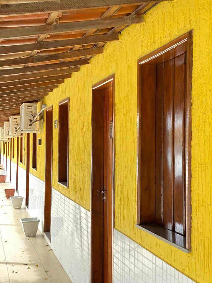 Pousadas para 3 pessoas, com vista e jardim e ainda terraço, com animais de estimação em Vitória da Conquista