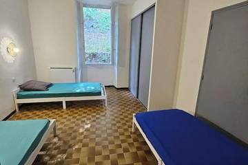 Gîte pour 12 personnes, avec terrasse et jacuzzi, animaux acceptés à Cendras