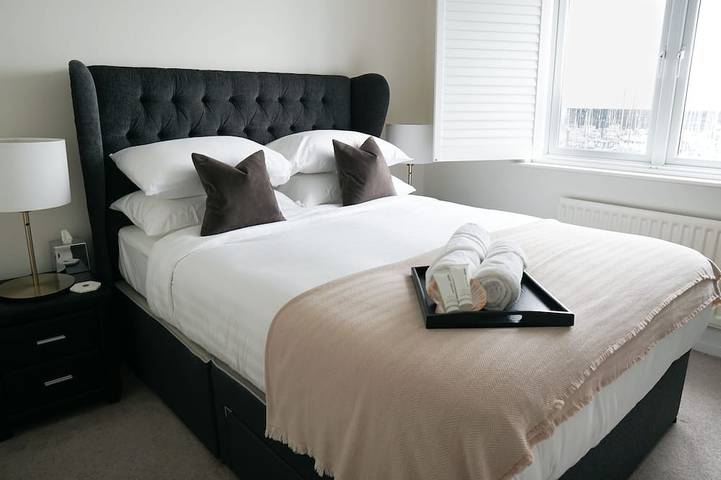 Ganze Wohnung, Stunning modern space with harbour views & free parking in Brighton Marina, Brighton