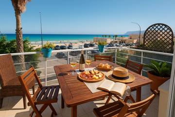 Location de vacances pour 6 personnes, avec balcon et jardin à Alcamo Marina