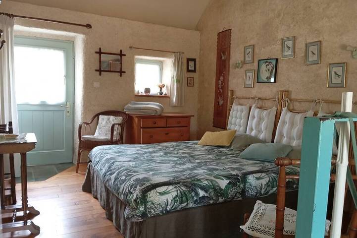 5 minutes from the tip of the torch! Our thatched cottage welcomes you. in Penmarc'h, Quimper und Umgebung
