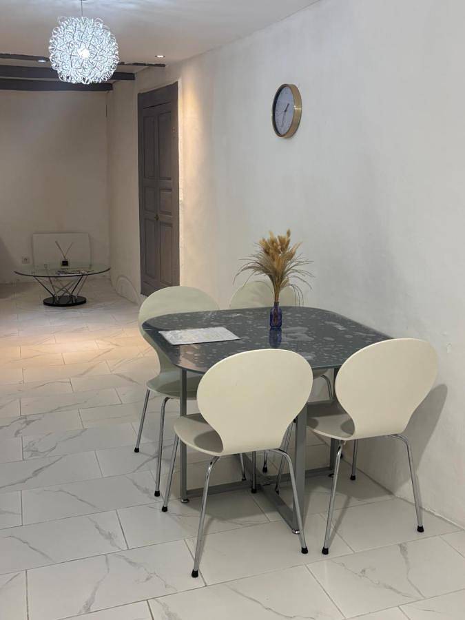 Appartement entier, Maison de village au calme 4 personnes in Saint-Paulet-de-Caisson, Région de Nîmes