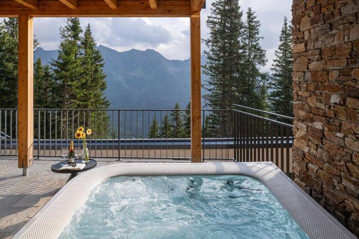 Chalet für 6 Personen, mit Garten und Pool sowie Ausblick und Sauna, mit Haustier in Haus