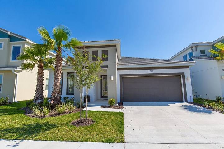 Villa for 10 people, with pool and yard as well as hot tub in Kissimmee