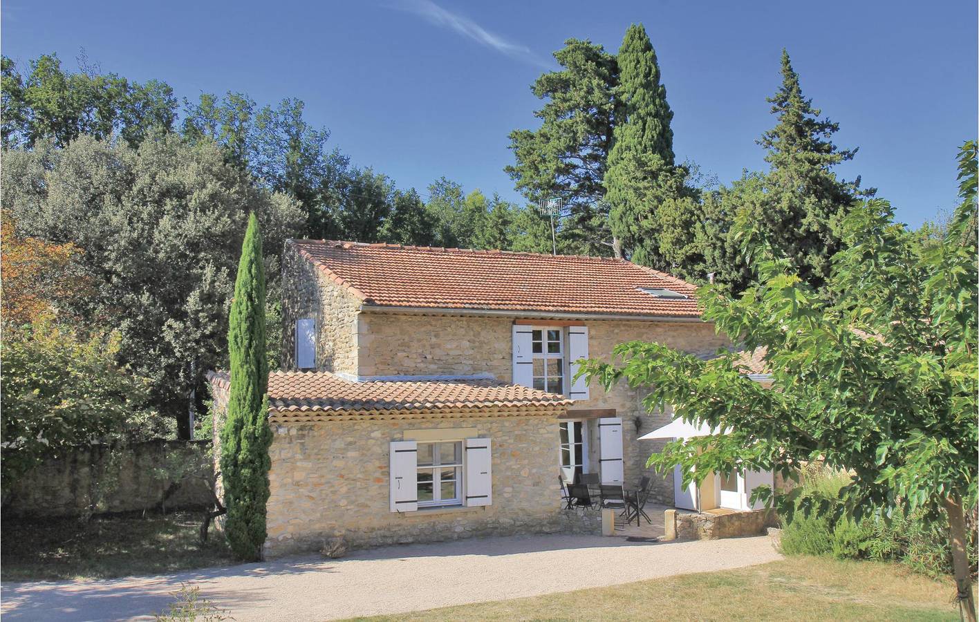 Location de 150m2 : Piscine, Parking, Internet, 1.5km de Montségur in Montségur-sur-Lauzon, Région de nyons