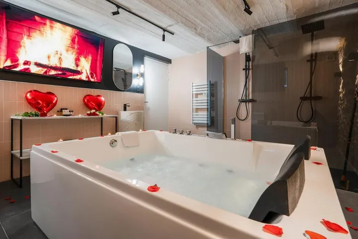 Ferienwohnung für 4 Personen, mit Whirlpool und Terrasse - 1