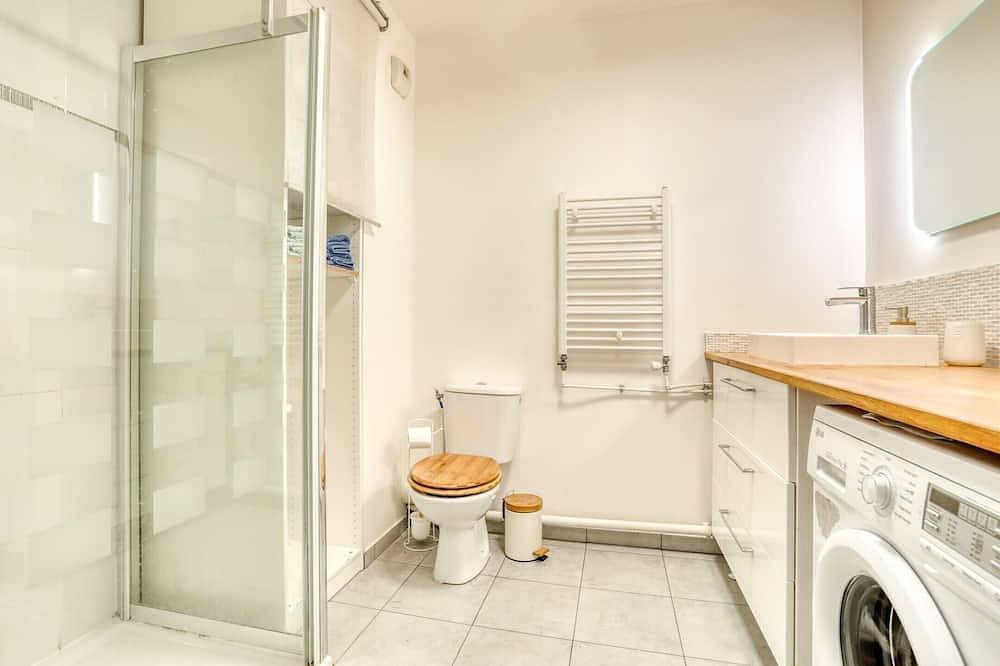 Apartamento entero, Sublime apartment with balcony, free parking near Cdg and Stade de France in Stains, Sena-Saint Denis