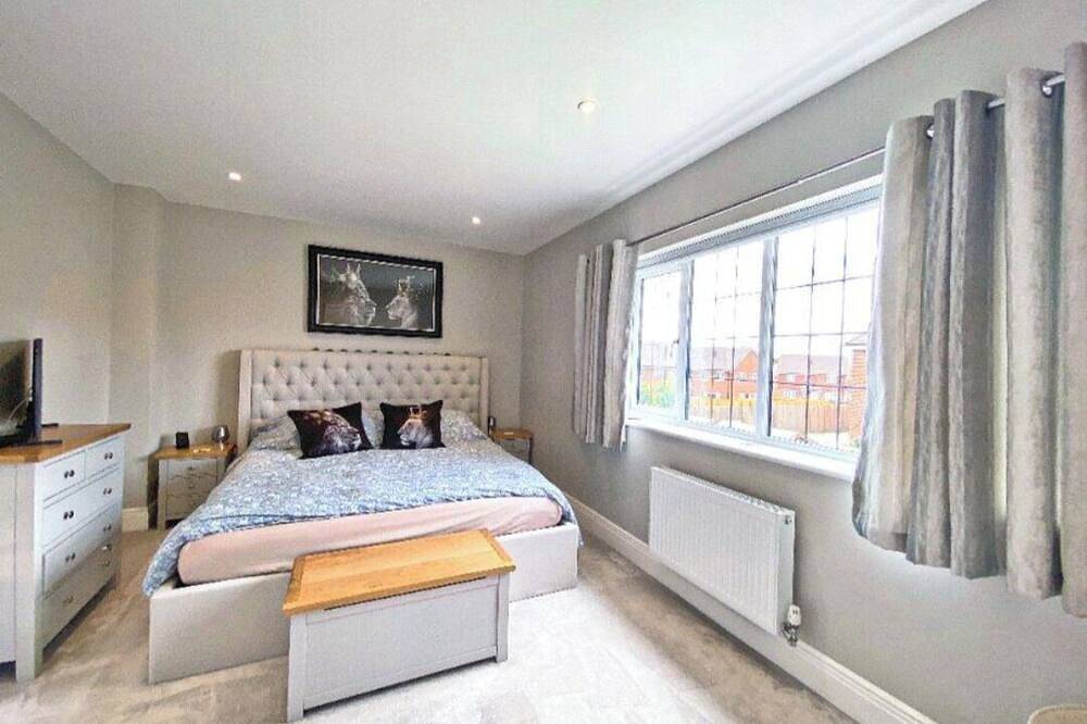 Near London & Guildford 3 Bed 3 Bath house. Families, contractors & short stays in Ash (Guildford), Guildford
