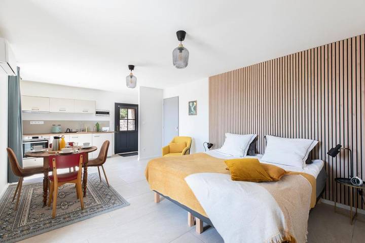 Location de vacances pour 4 personnes, avec sauna et piscine ainsi que jardin et jacuzzi dans La Vineuse sur Fregande - 4