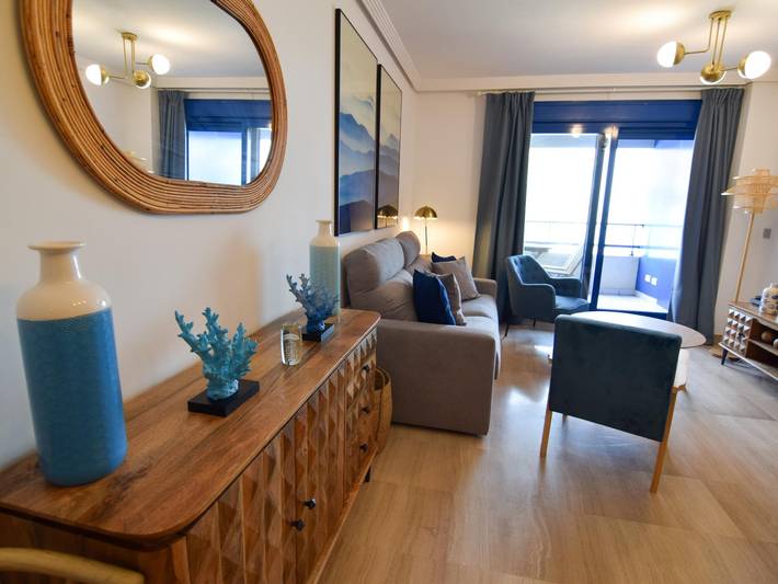 Apartamento vacacional entero, Fabuloso apartamento de 2 habitaciones en primera línea de playa in Playa de la Misericordia, Málaga