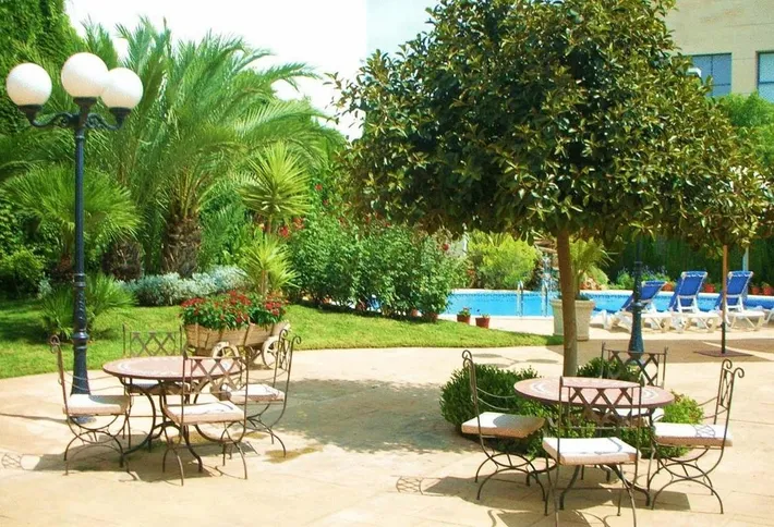 Hotel para 10 personas, con terraza y jardín - 1